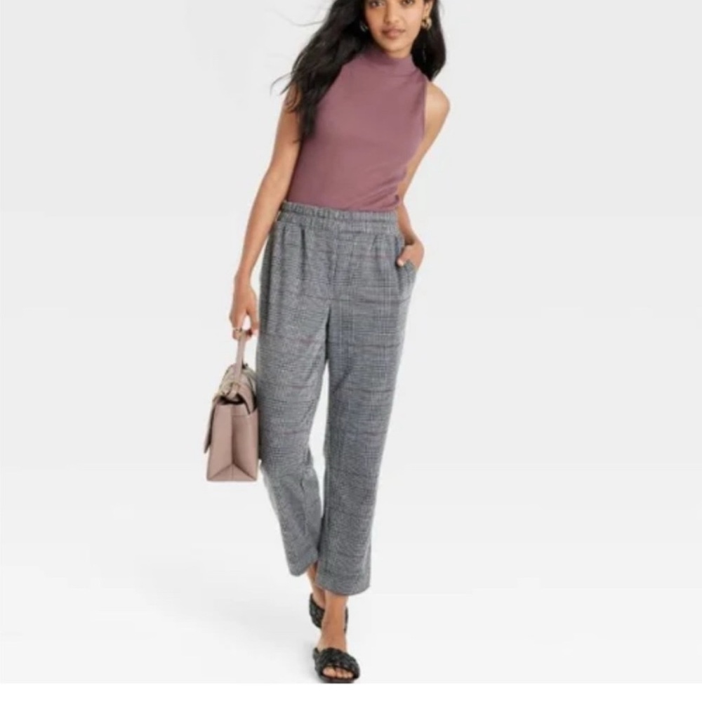 A new day “office sweatpants”